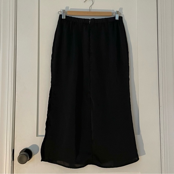 ❌SOLD❌ NWOT VICI | Everly Mine Matte Satin Side Slit Midi Skirt in Black | Small - Picture 4 of 4